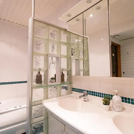 Waterfront Townhouse With Bathtub Sauna,free Parking *