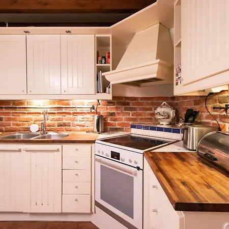 Waterfront Townhouse With Bathtub Sauna,free Parking *
