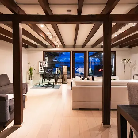 Waterfront Townhouse With Bathtub Sauna,free Parking Holiday home