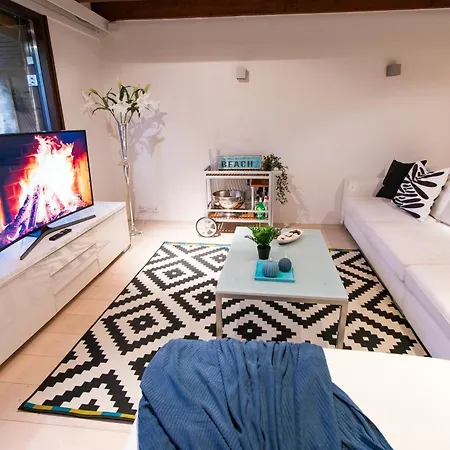 Waterfront Townhouse With Bathtub Sauna,free Parking *