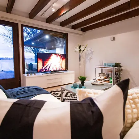Waterfront Townhouse With Bathtub Sauna,free Parking Holiday home